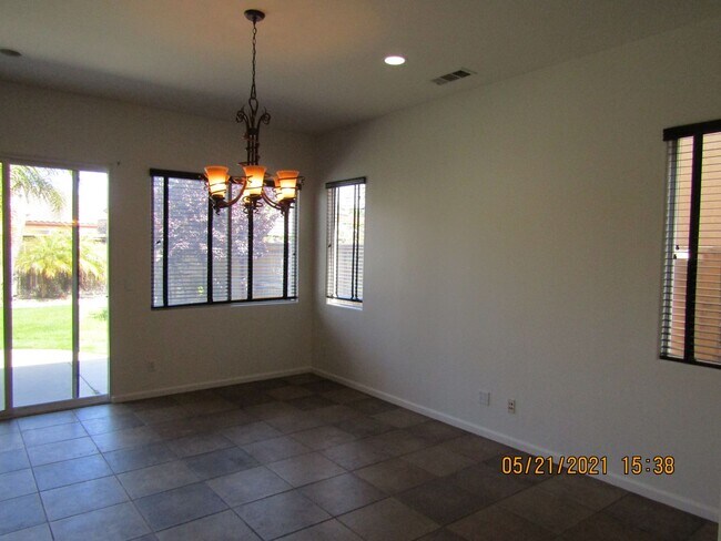 Building Photo - Centrally Located Single Story Home in Traditions