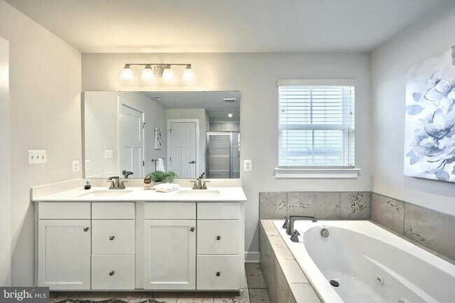 Building Photo - 12 Ervin Dr