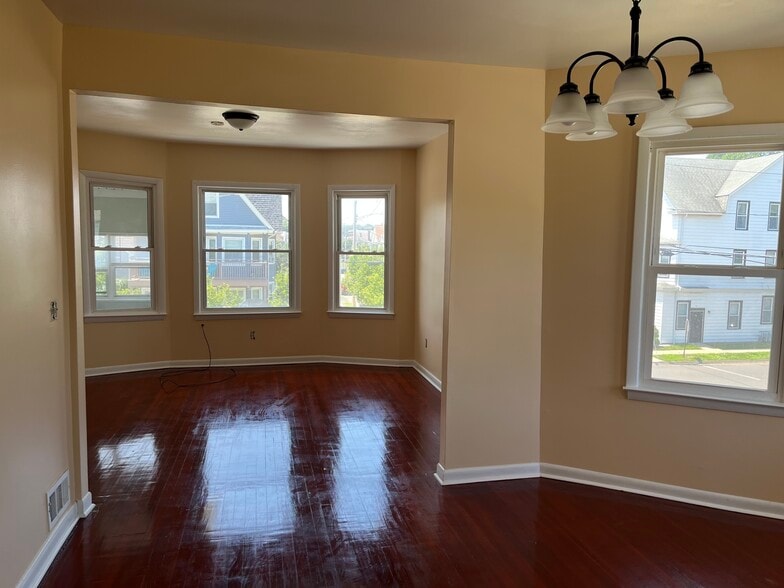 Living room/ Dining room - 127 Peck Ave