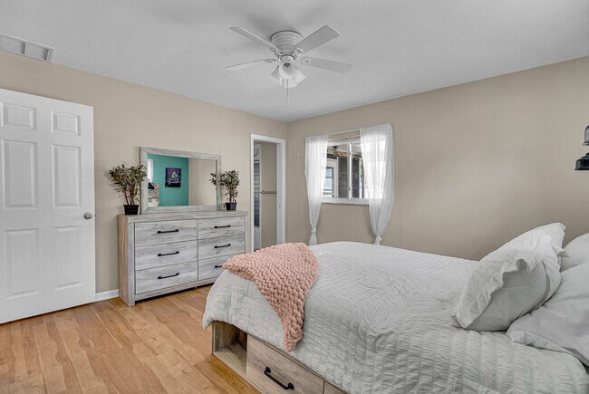 Building Photo - 897 Imperial Dr