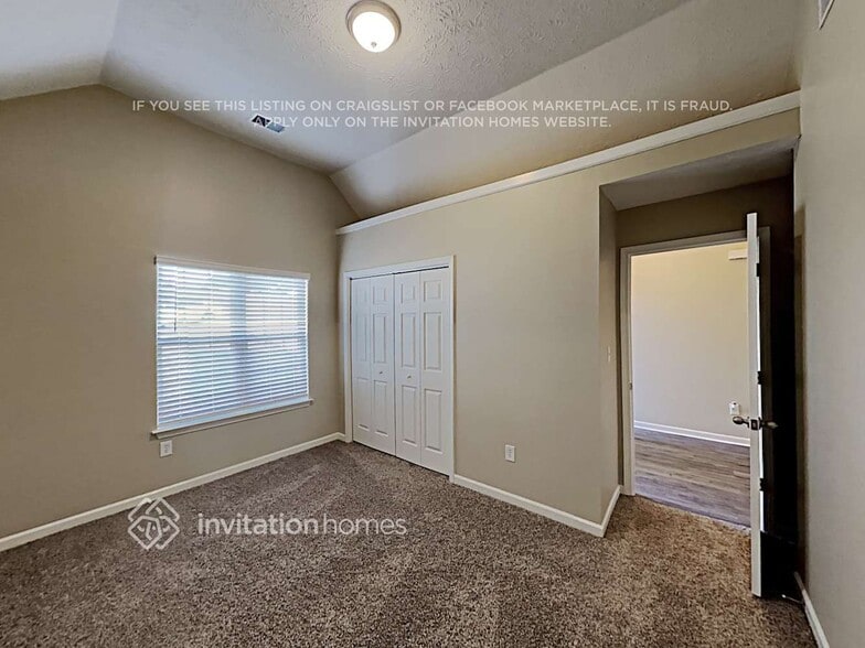 Building Photo - 321 St Charles Ave