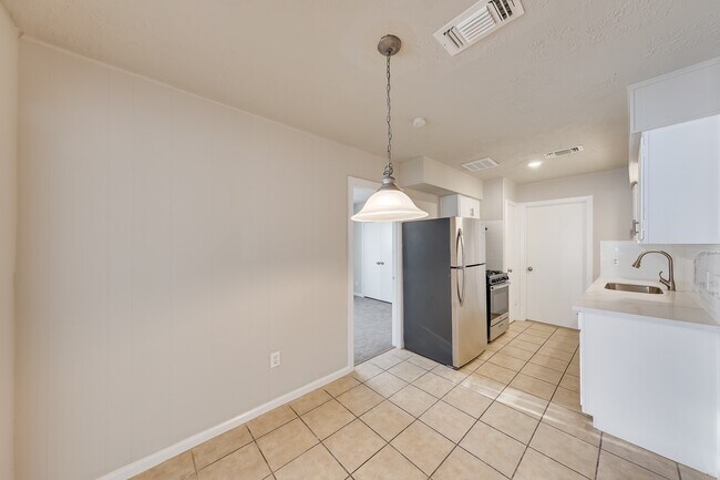 Building Photo - 713 Northbend Dr