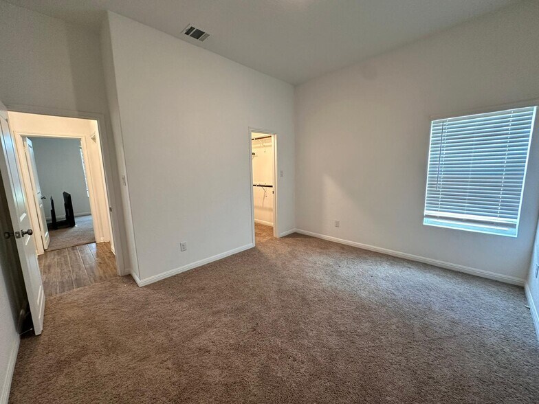 Building Photo - 15126 Nettleton Ml
