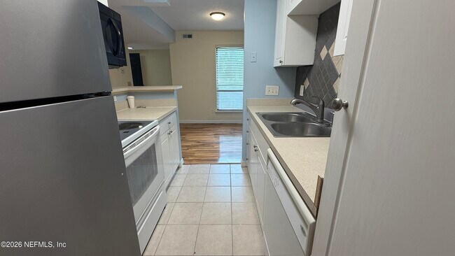 Building Photo - 10200 Belle Rive Blvd