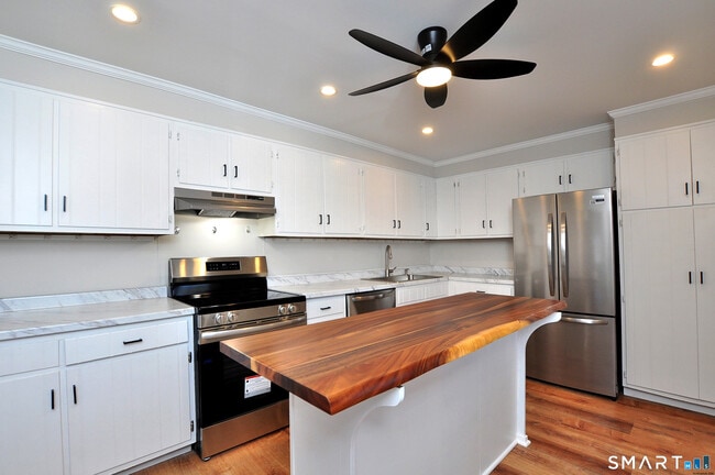 Building Photo - 59 Bridge St