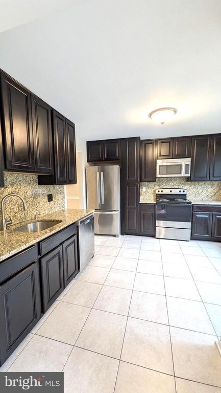 Building Photo - 1517 Winterberry Dr