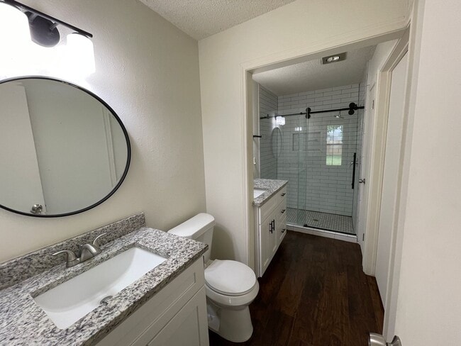 Building Photo - 3 bedroom 2 bath home located in Great Nor...