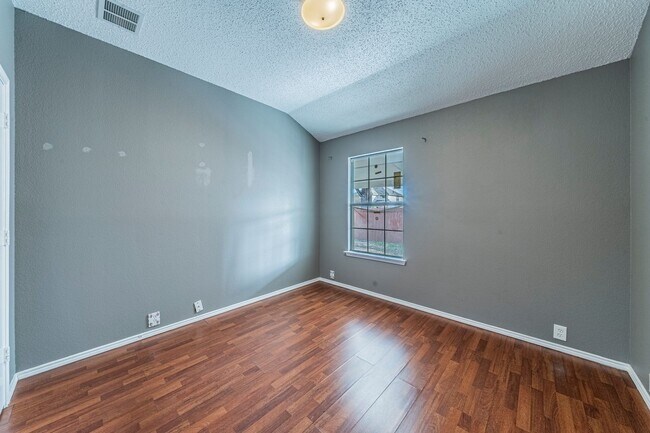 Building Photo - Move-In Ready 4BR/2BA Home in Crowley, TX