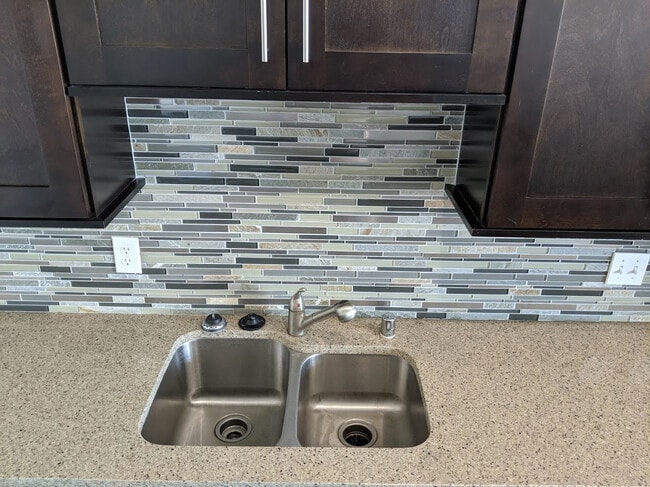 Building Photo - Downtown Living with great views