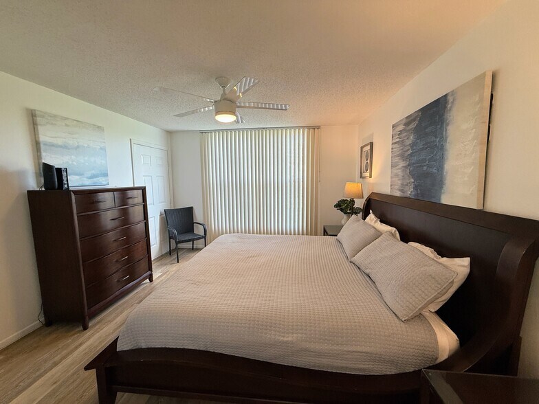 Building Photo - 4530 Pinebrook Cir