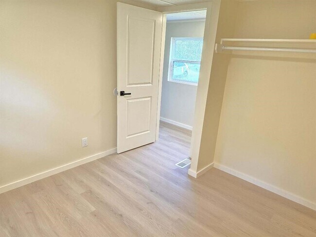 Building Photo - 5060 Evergreen Forest Ln