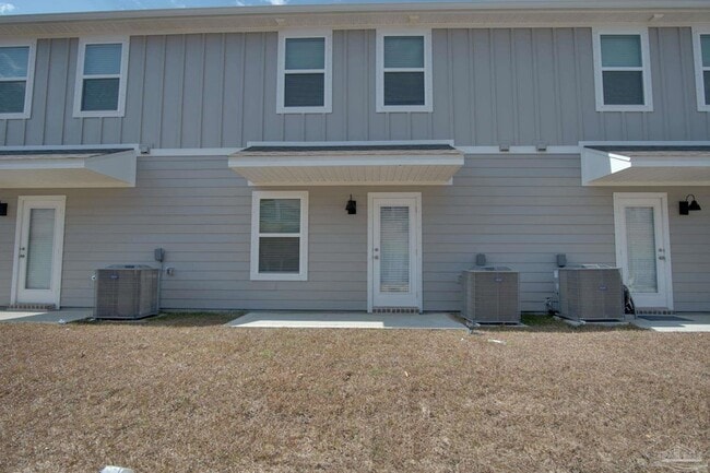 Building Photo - 2495 Cliff Hollow Cir