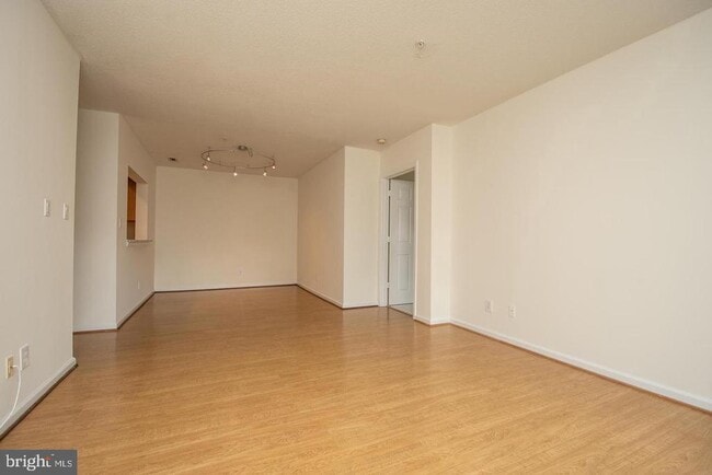 Building Photo - 20273 Beechwood Terrace