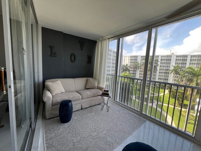 Building Photo - 3212 S Ocean Blvd
