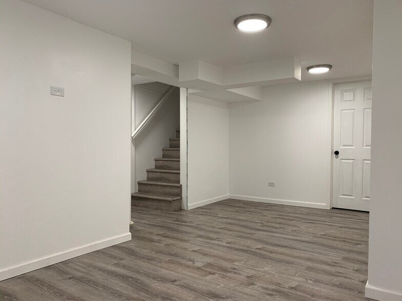 Building Photo - 1336 N Eagle St