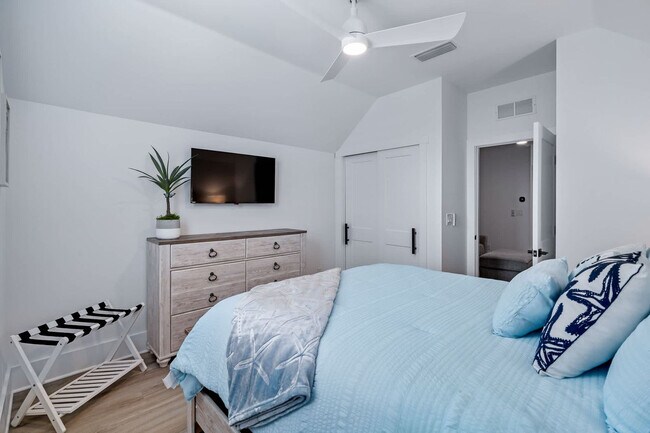 Building Photo - 5484 3rd St