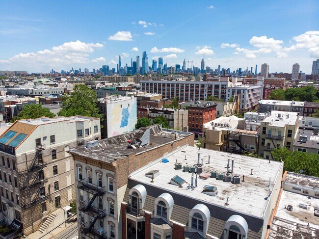 Building Photo - 233 Monroe St