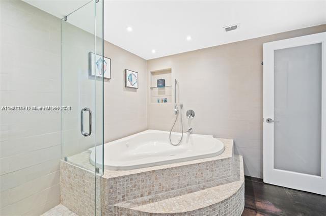 Building Photo - 100 Bayview Dr