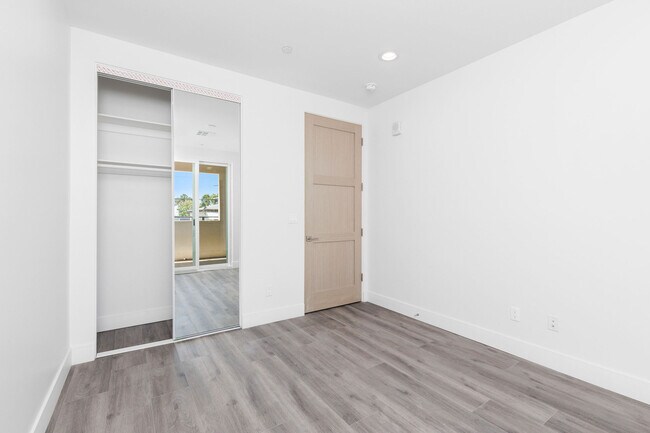 Building Photo - 4440 W 153rd St
