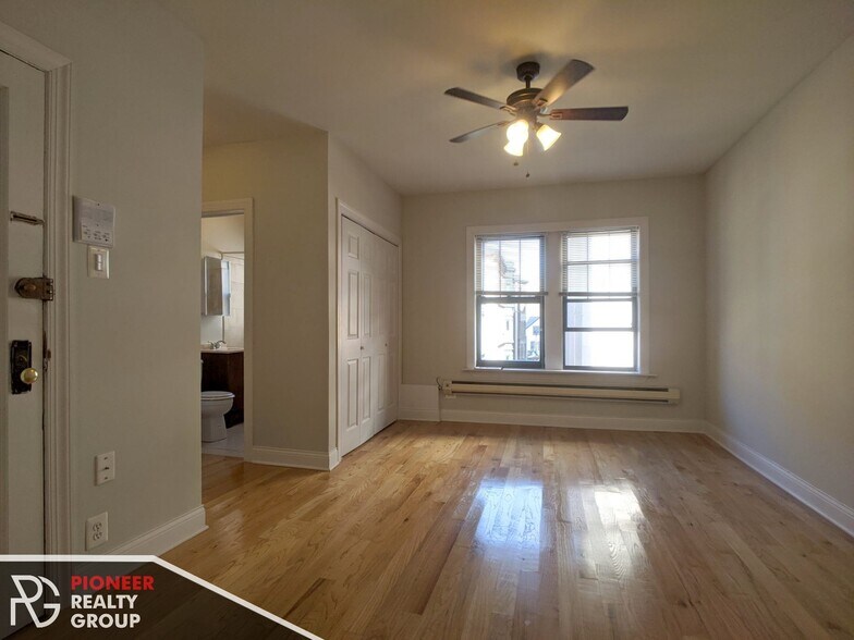 Building Photo - 2842 N Orchard St