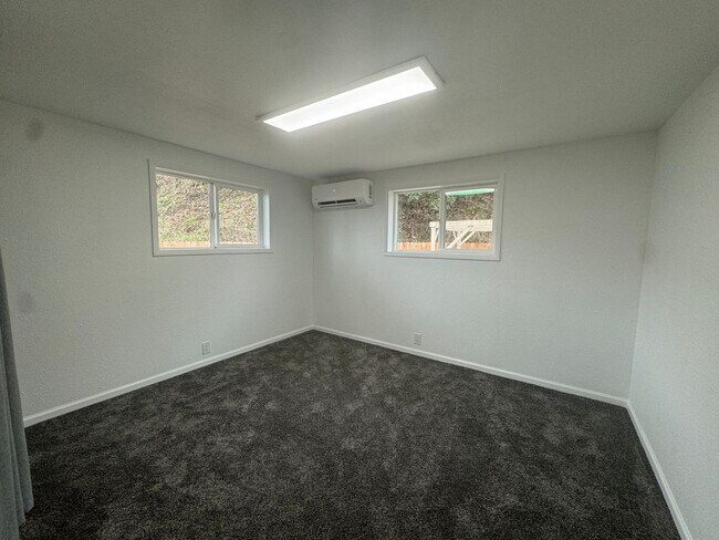 Building Photo - Updated 3 bedroom house