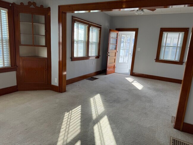 Building Photo - 2246 Bellevue Ave