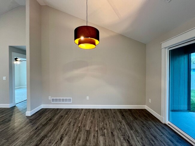 Building Photo - Modern Single-Family Home in Scenic Meadows Neighborhood