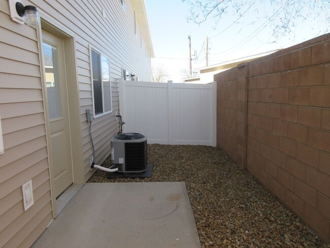 Building Photo - Move-In Discount! 2 Bedroom + Den/Office 2...