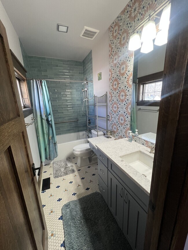 Building Photo - 730 6th St