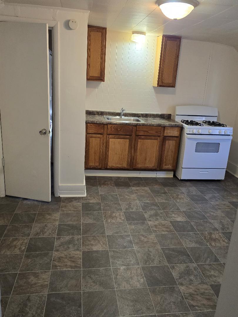 Kitchen - 1335 N Church St