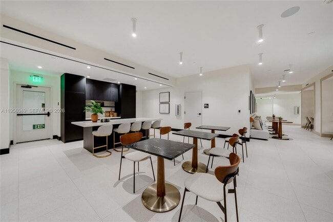 Building Photo - 225 N Miami Ave