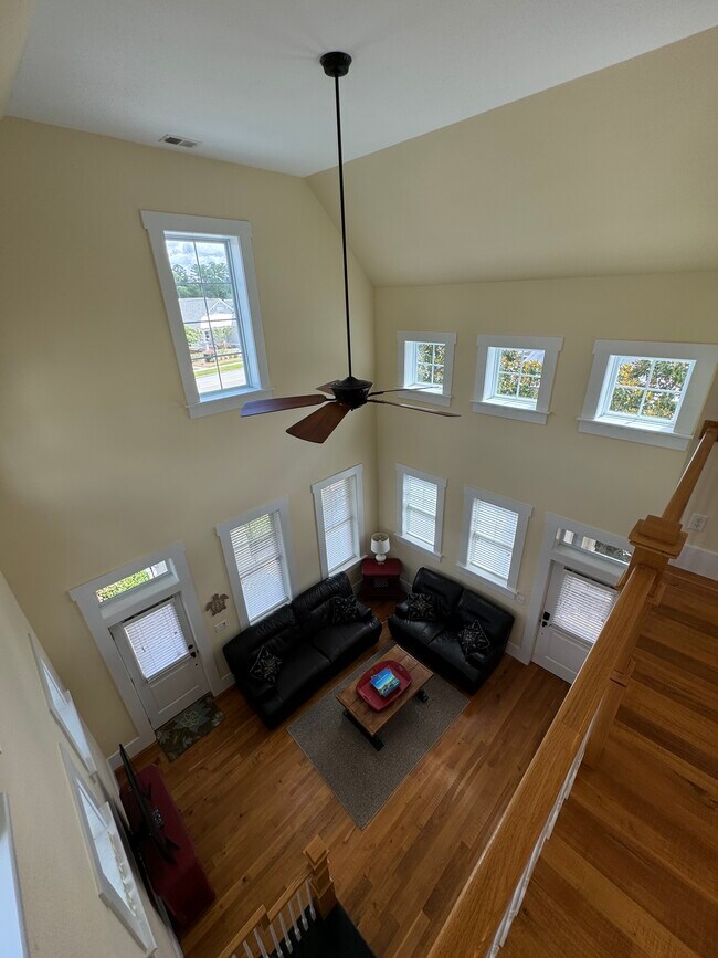 Building Photo - 819 Meadowsweet Ln