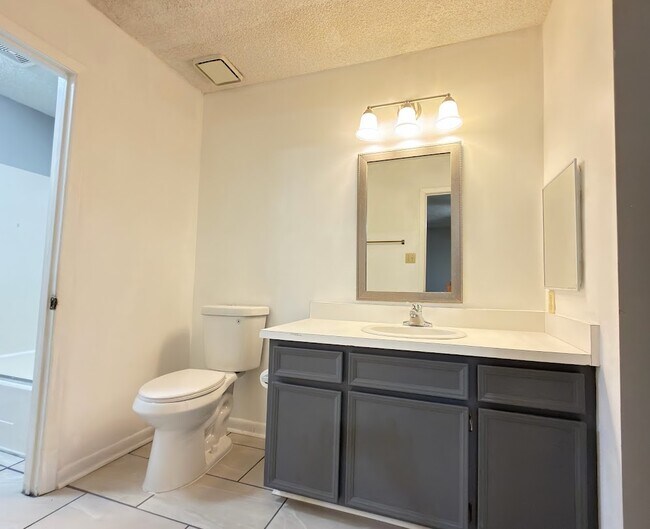 Building Photo - 1307 Baytree Dr