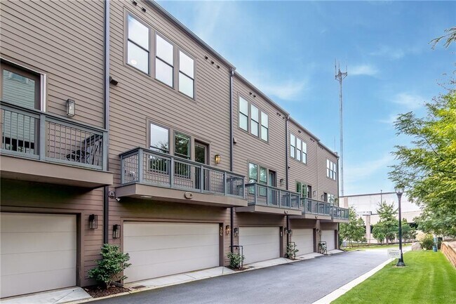 Building Photo - 306 Gibson St SE