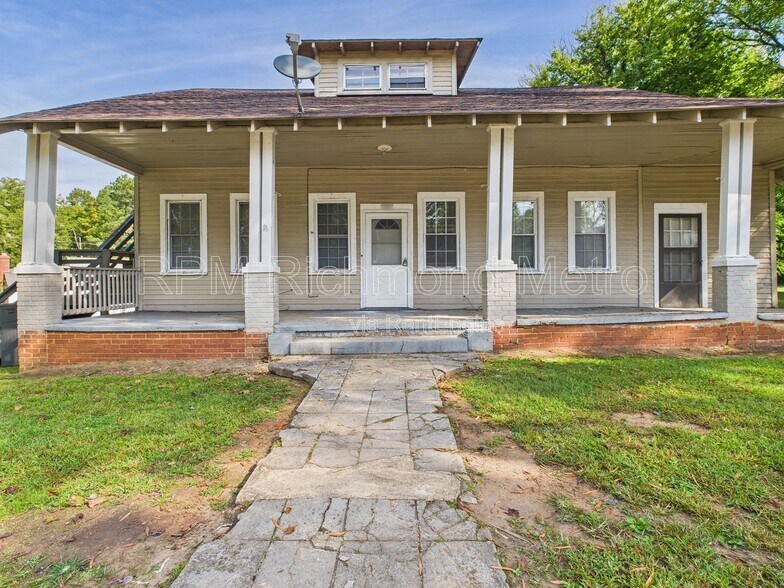 Primary Photo - 803 2nd Ave