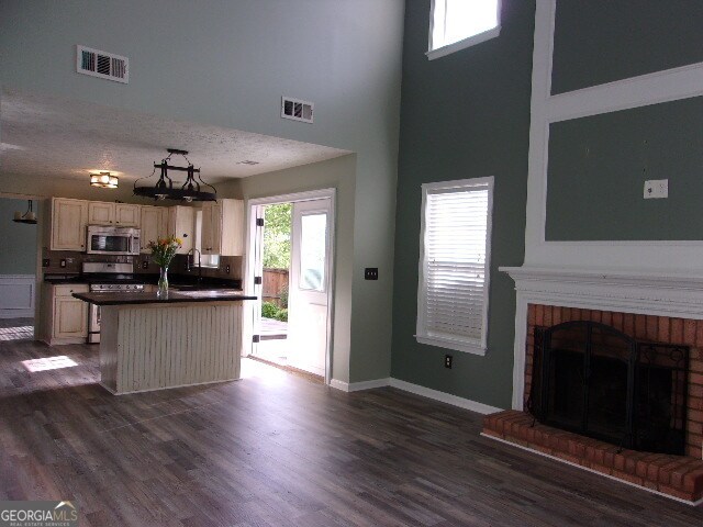 Building Photo - 340 Twin Point Way