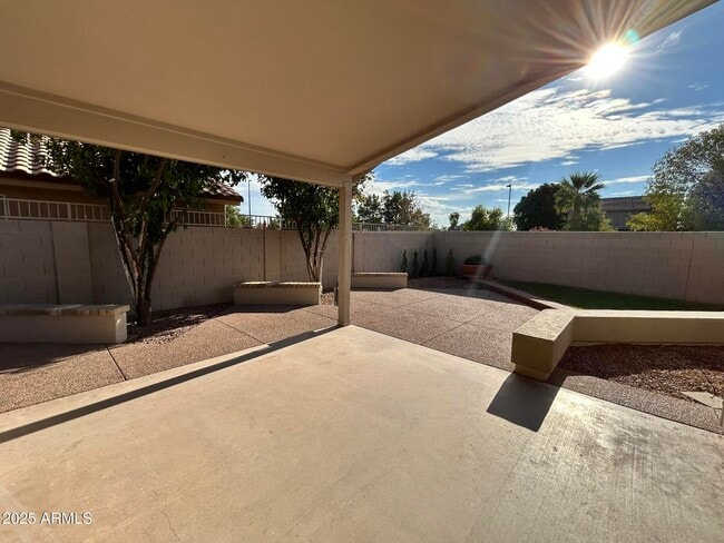 Building Photo - 855 N Quail Ln