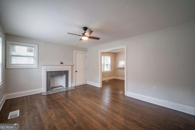 Building Photo - 2137 Delowe Dr