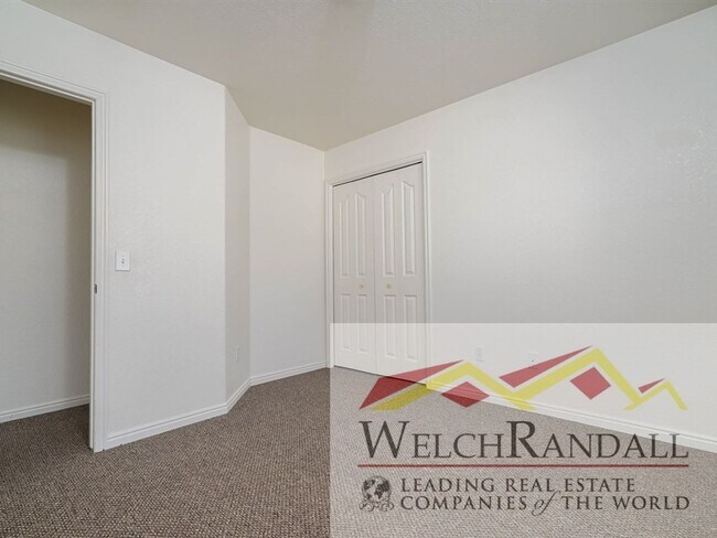 Building Photo - Beautiful 3 Bed 1.5 Bath Townhome in Ogden