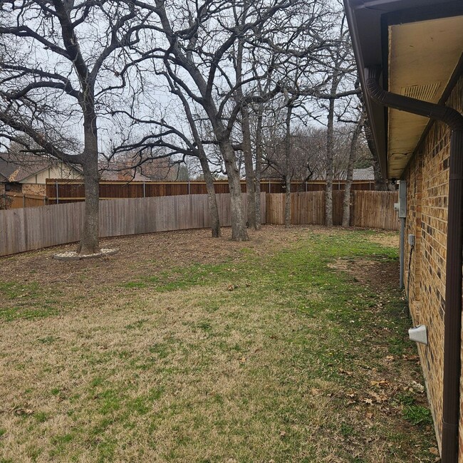 Building Photo - Grapevine Charmer