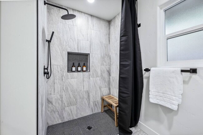 Building Photo - 131 Mescal Loop