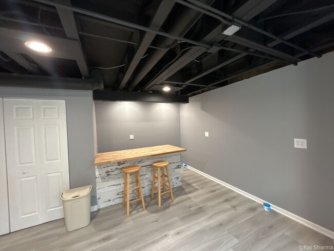 Building Photo - 910 S W Ave