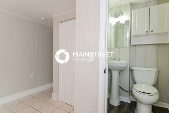 Building Photo - 3 Bedroom Pet-Friendly Home in SARASOTA, F...