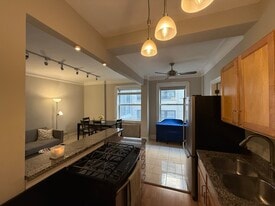 Building Photo - 1205 W Sherwin Ave