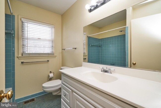 Building Photo - 500 Springvale Rd