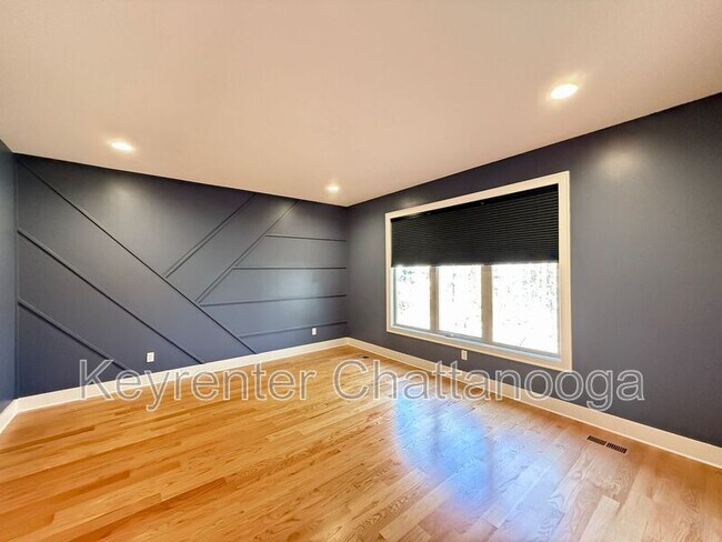 Building Photo - 8925 Pine Ridge Rd