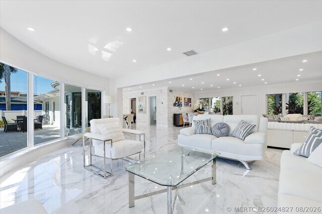 Building Photo - 207 Royal Palm Dr