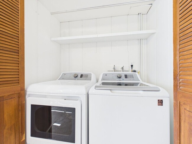 Building Photo - 4 Bedroom family home in Pebble Beach