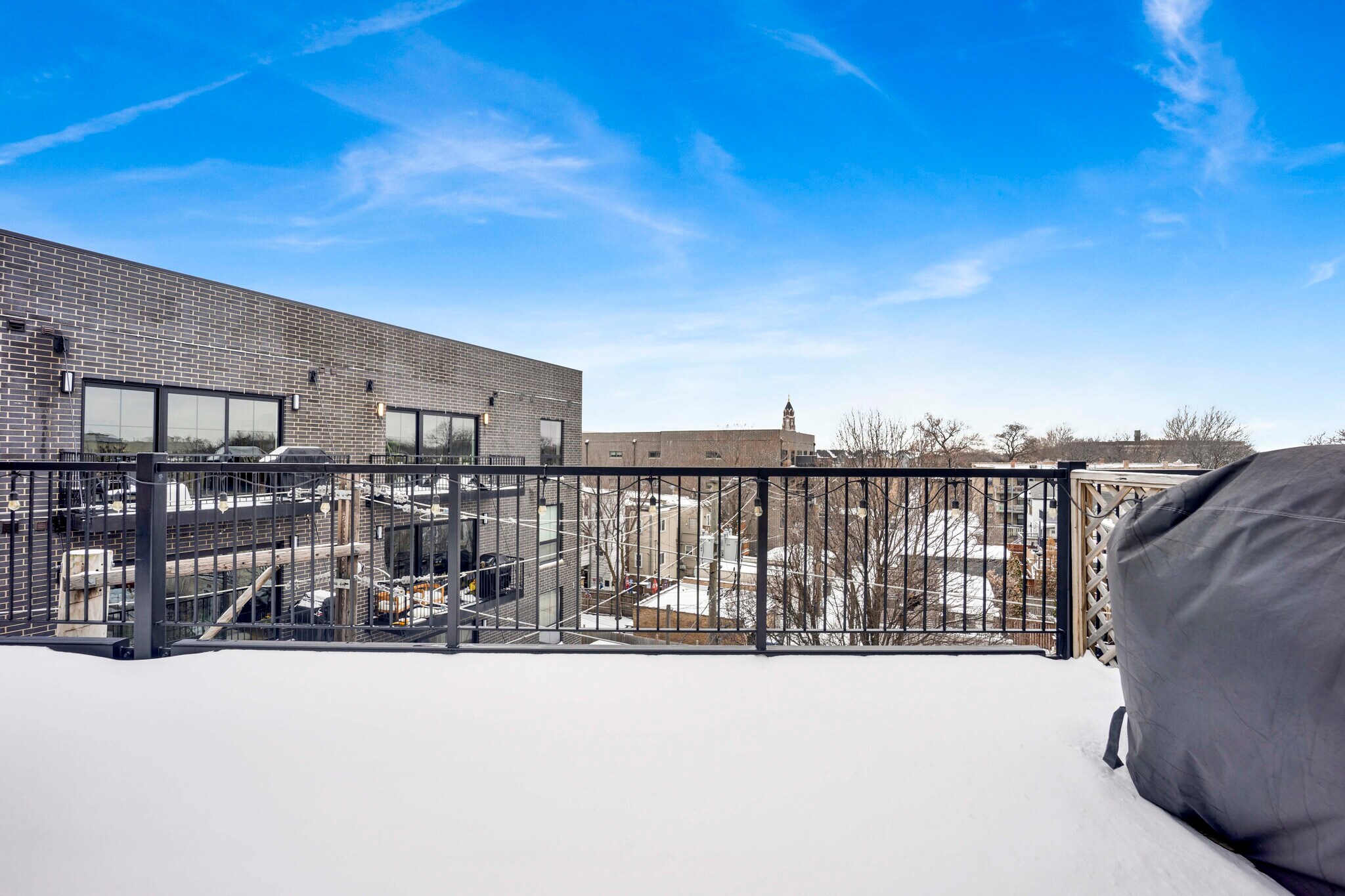 Building Photo - 4024 N Lincoln Ave