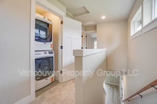 Building Photo - 2217 E Juniper Cir